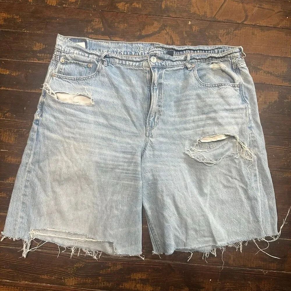 American Eagle mom jean distressed cutoff 18 baggy shorts